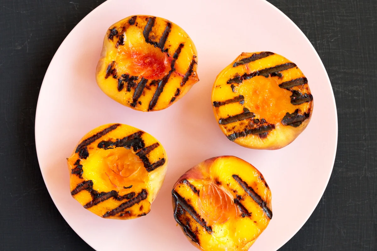 Pêches Grillées au Sucre de Cannelle