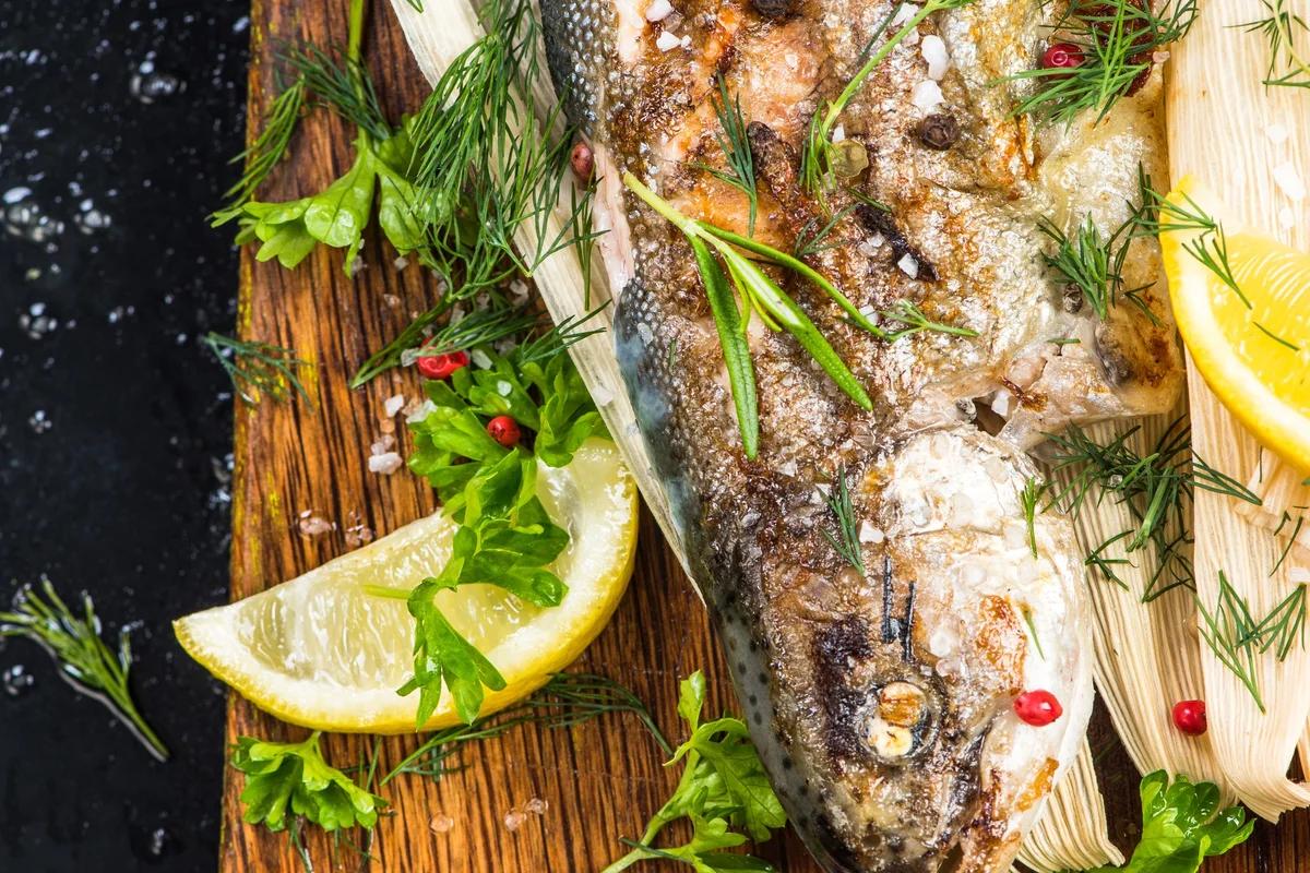 Pescado a la Parrilla en Papillote con Hierbas Frescas