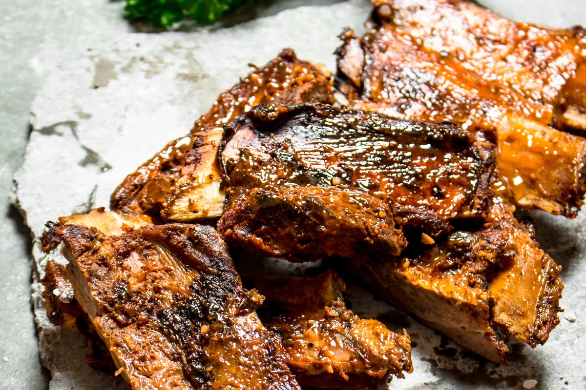 Côtes de porc avec rub sec fumé