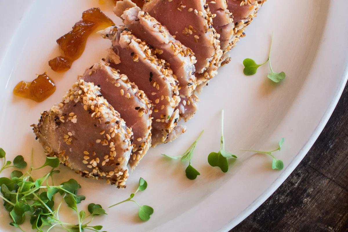 Steaks de thon ahi poêlés en croûte de sésame