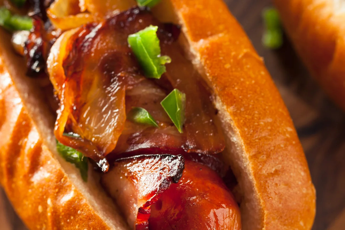 Hot Dogs Grillés Enveloppés de Bacon