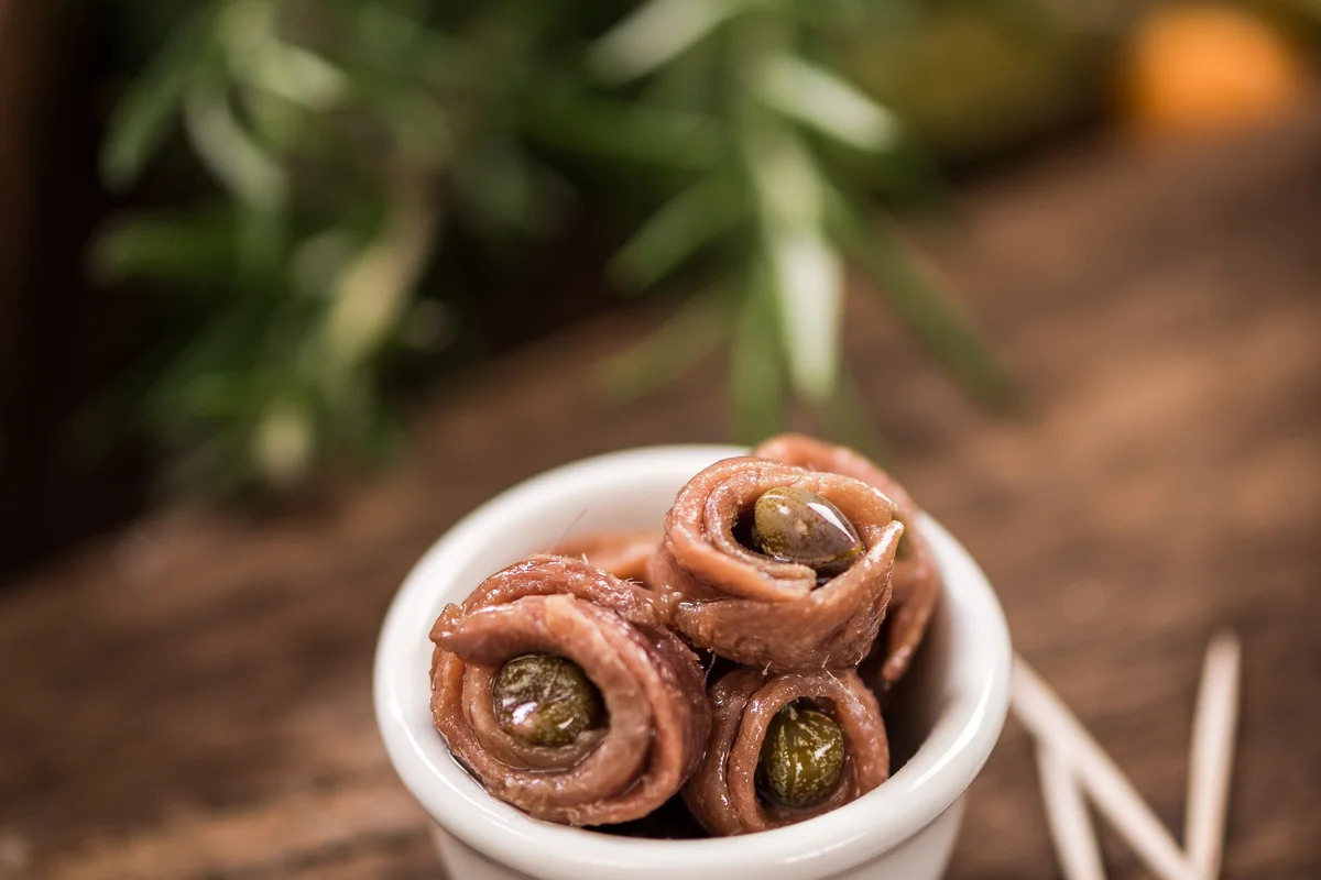 Pepinillos Envueltos en Tocino Rellenos de Eneldo