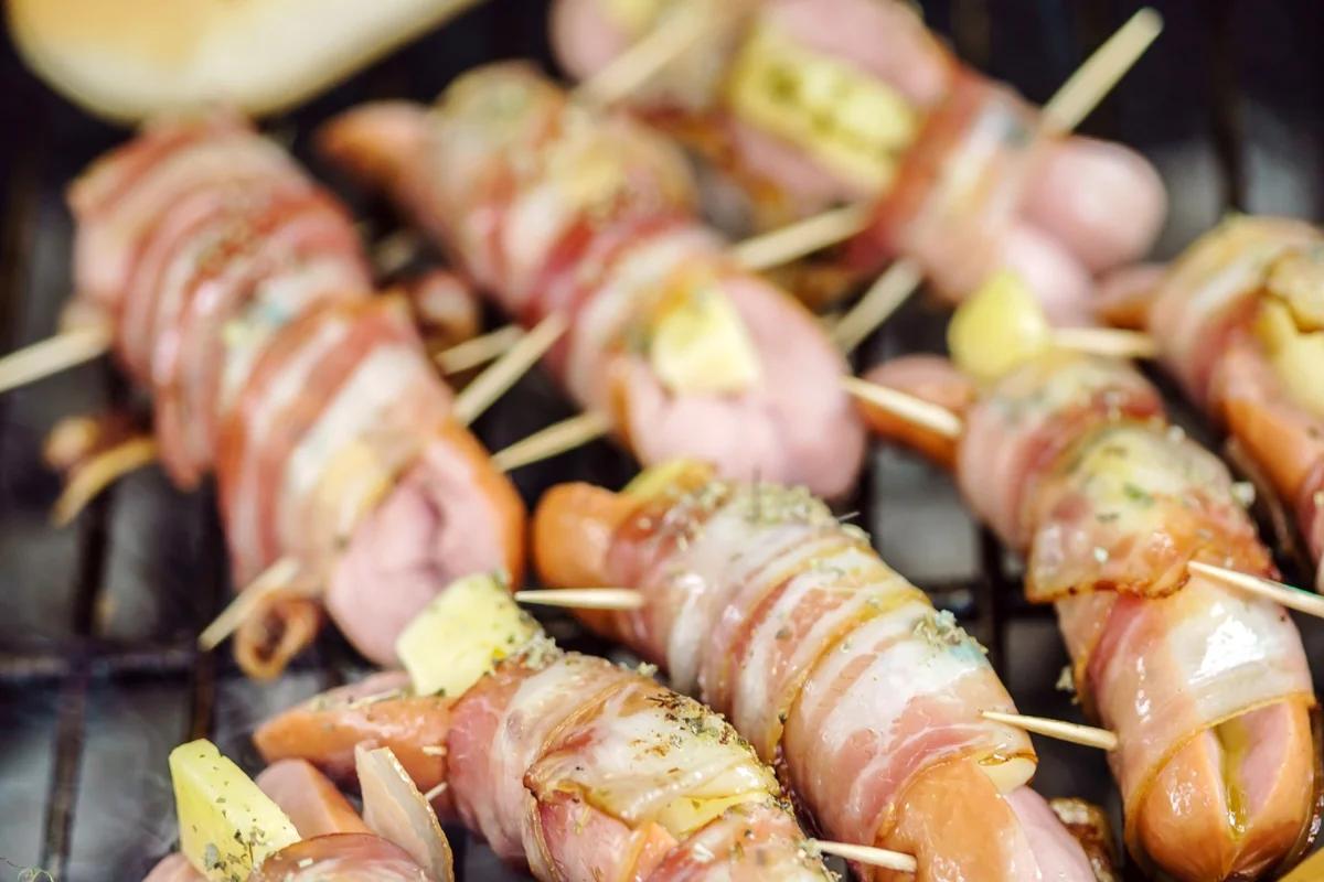 Perros Calientes Envuelto en Tocino Rellenos de Queso