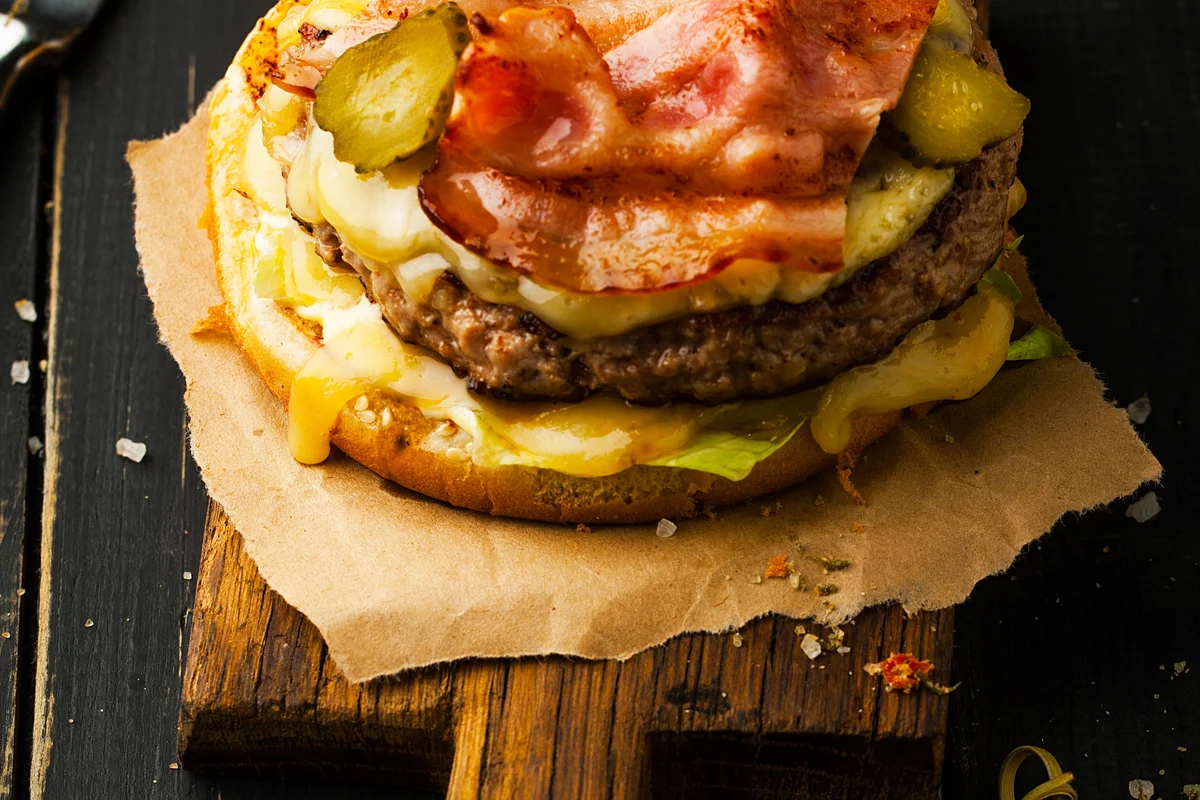 Apiladores de Tocino Ahumado al Estilo Western