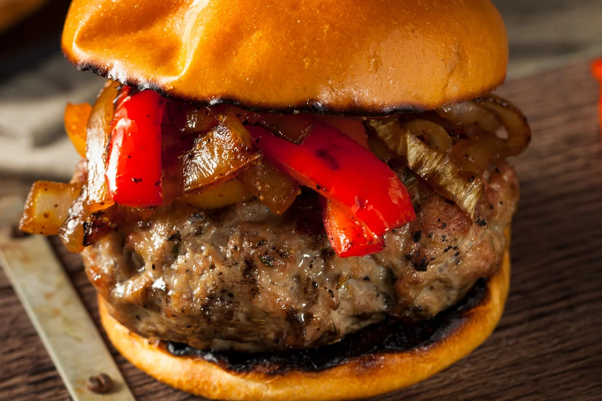 Burgers au bacon farcis au fromage Pepper Jack