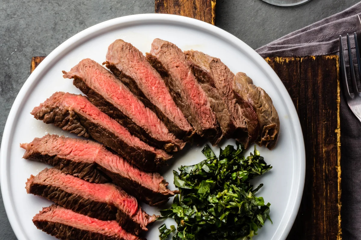 Ribeye Sellado en Sartén con Salsa de Vino Tinto